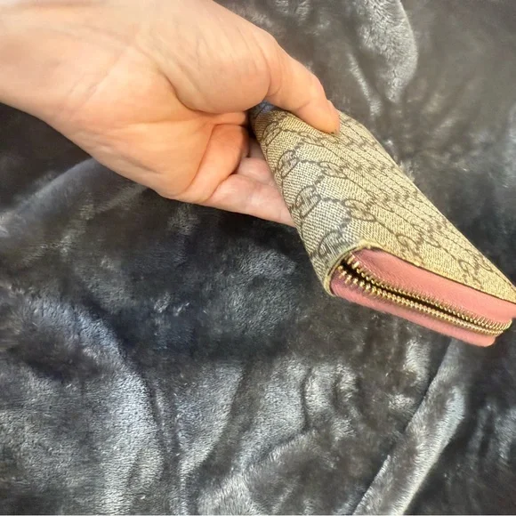 Gucci Beige and Pink Signature Wallet - Picture 4 of 13